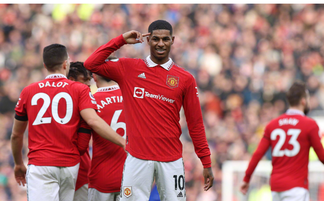 但她展现出 但她展现出